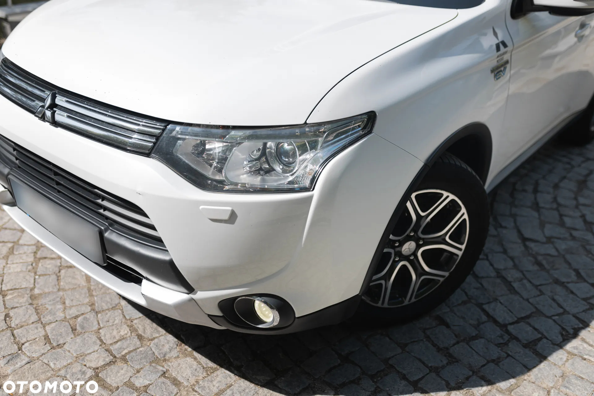 Mitsubishi Outlander - 2