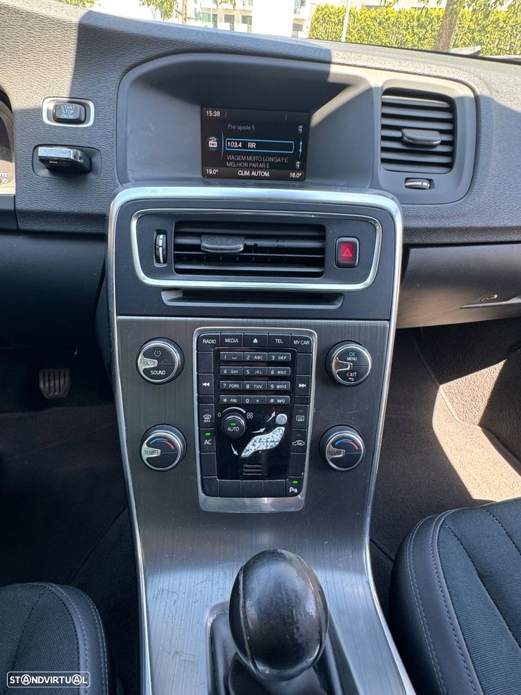 Volvo V60 2.0 D3 Momentum - 17