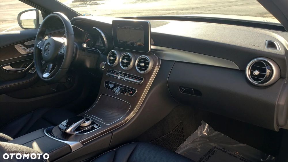 Mercedes-Benz Klasa C 300 9G-TRONIC AMG Line - 11