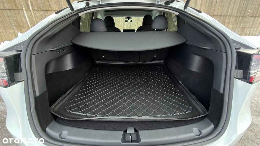 Tesla Model Y Long Range Dual Motor AWD - 21