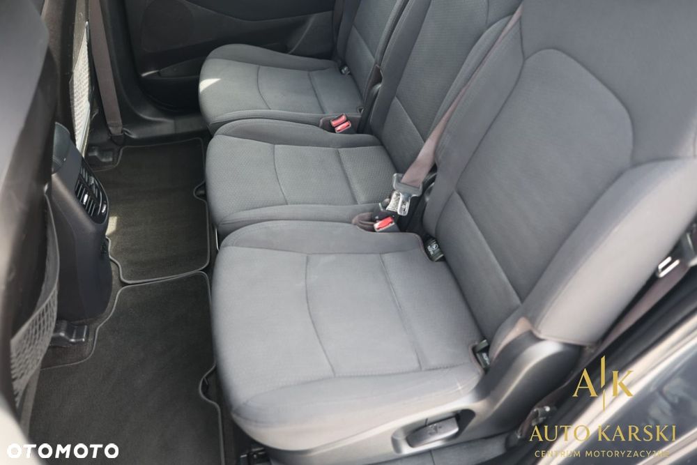 Kia Carens - 33