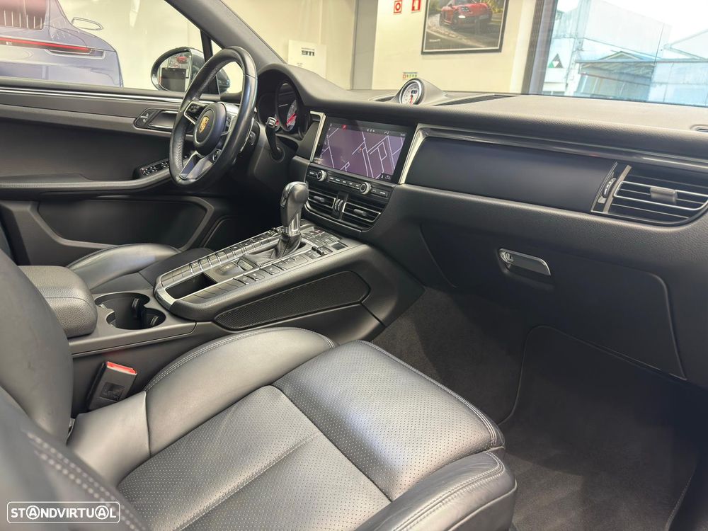 Porsche Macan - 24