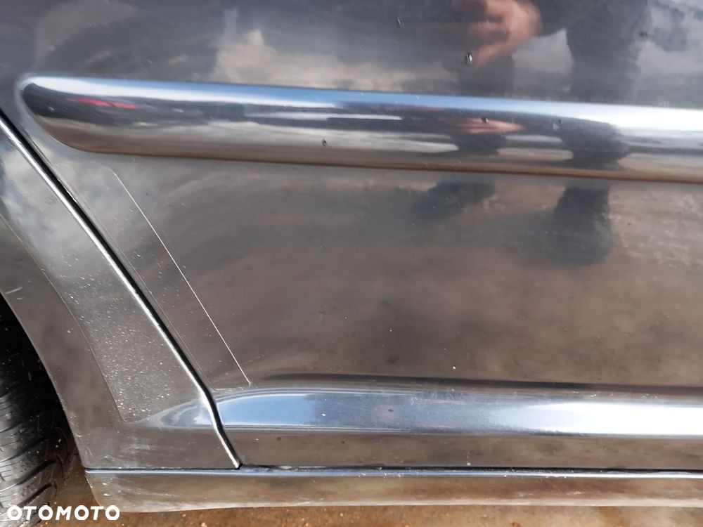 TOYOTA AVENSIS T25 DRZWI PRAWE TYLNE PRAWY TYŁ SEDAN KOLOR: 209 - 6