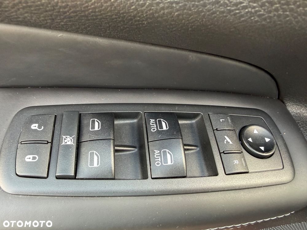 Jeep Grand Cherokee - 30