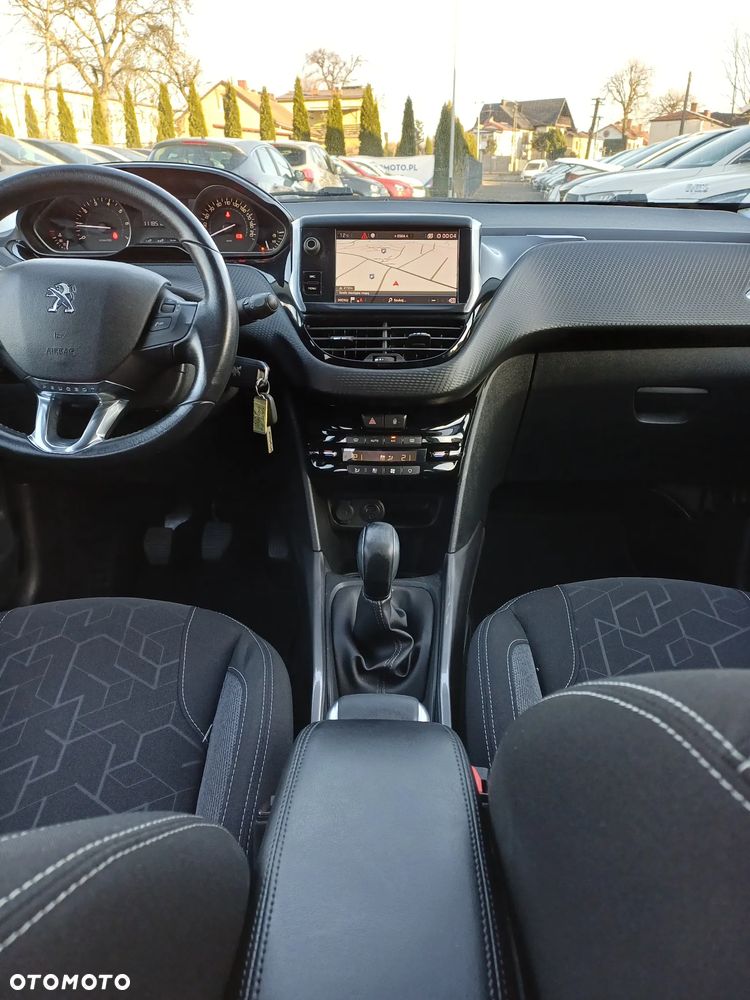 Peugeot 2008 1.2 Pure Tech Style - 18