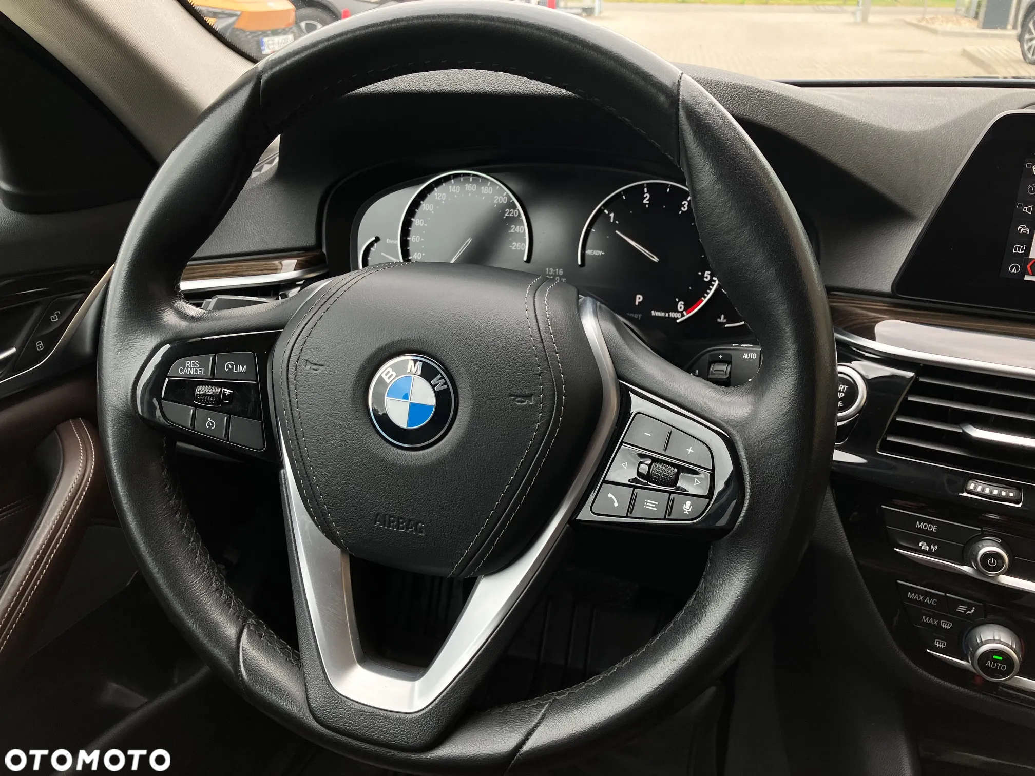 BMW Seria 5 520d xDrive Touring - 26