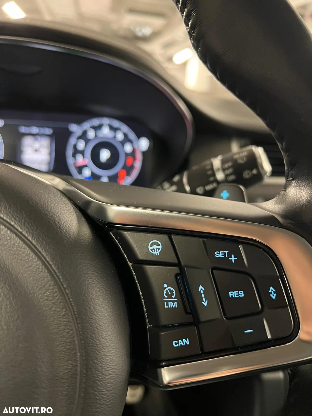 Jaguar E-Pace P250 AWD R-Dynamic HSE - 16