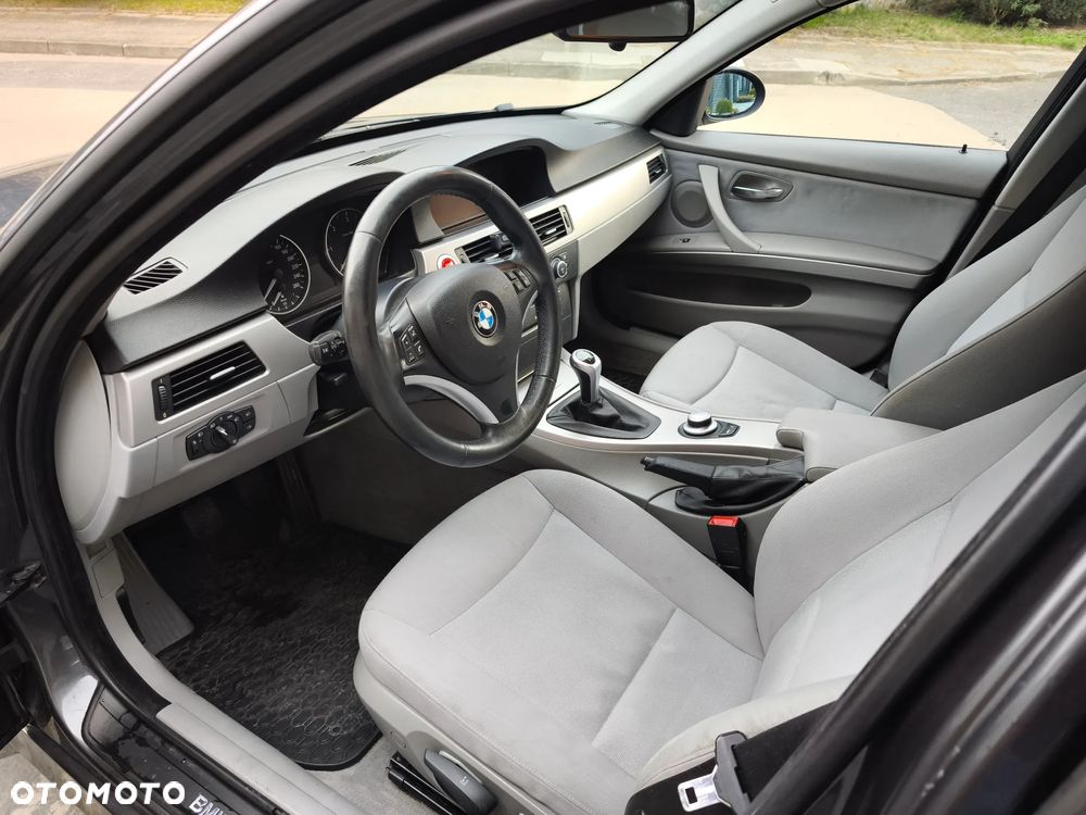 BMW Seria 3 320d Edition Sport - 8