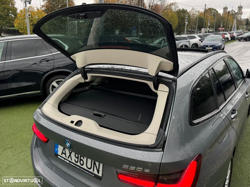 BMW 330 e Touring Corporate Edition Auto - 12