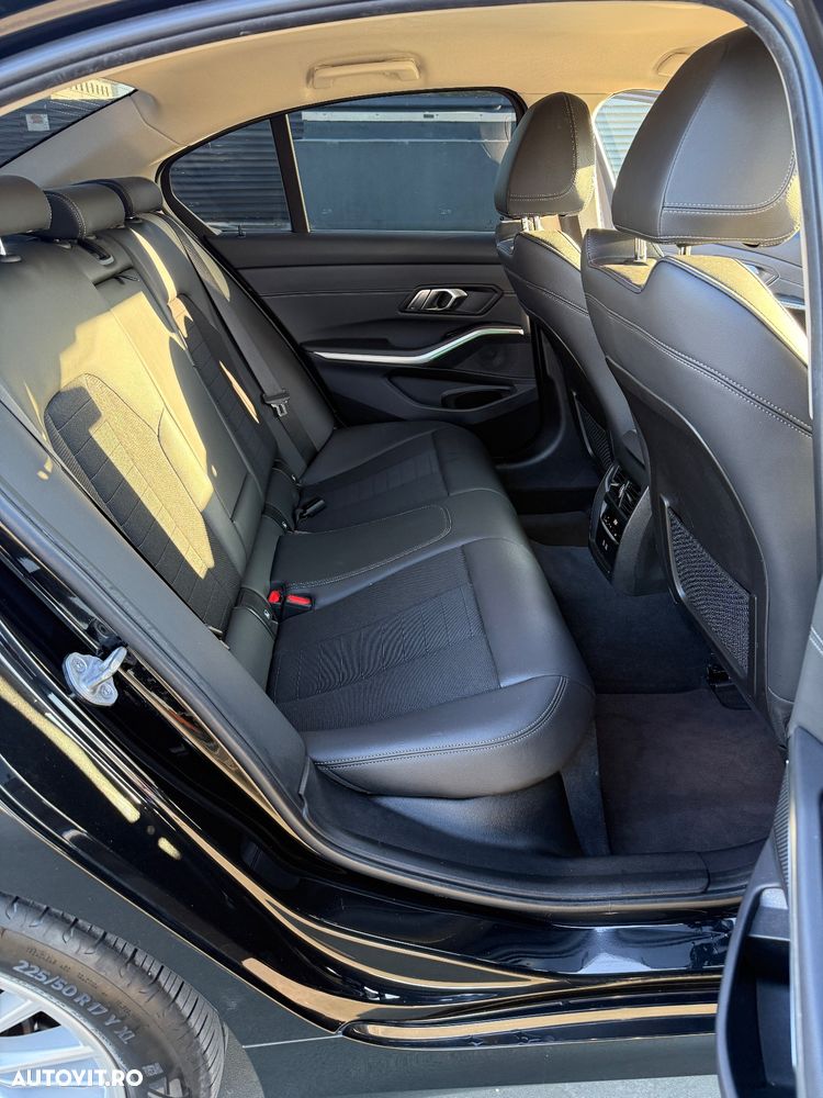 BMW Seria 3 320i GT Aut. Luxury Line - 13