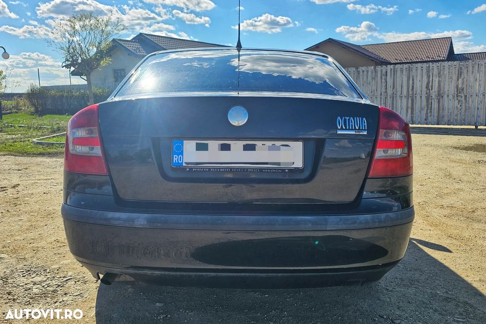 Skoda Octavia 1.6 Ambiente - 6
