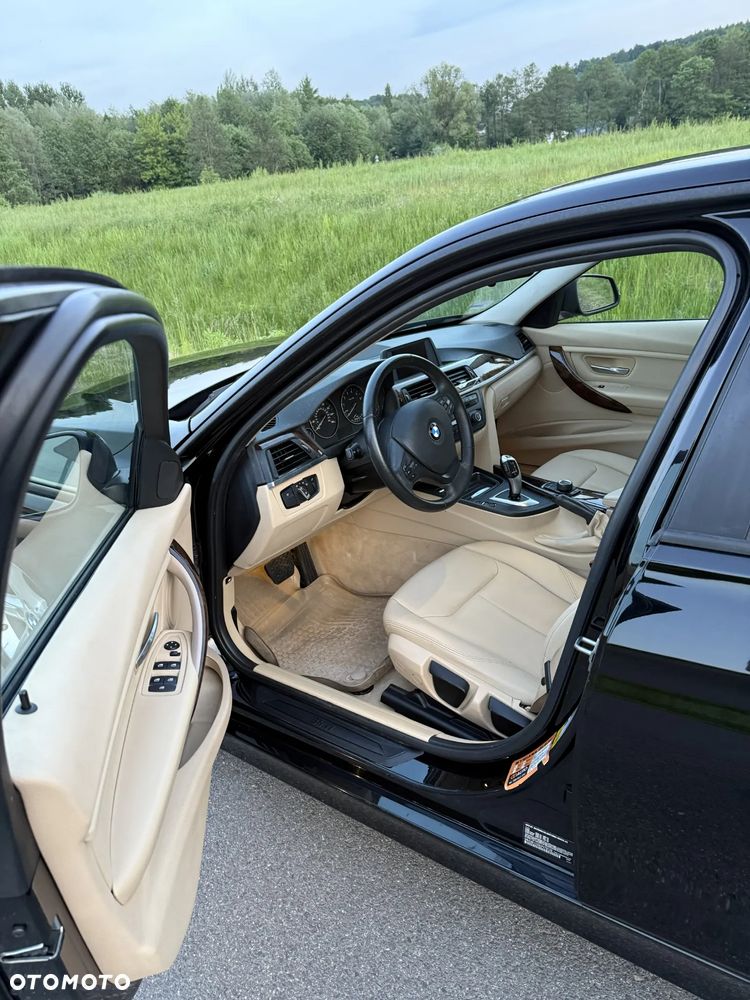 BMW Seria 3 320i - 11