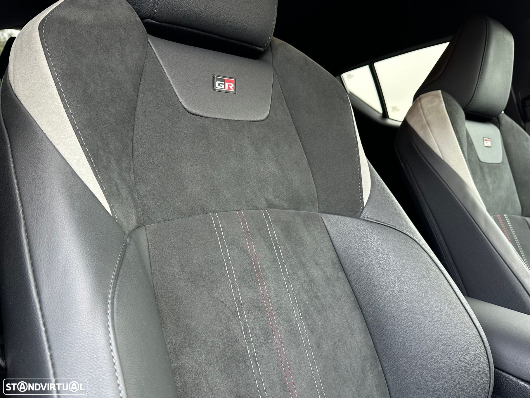 Toyota C-HR 2.0 Hybrid GR Sport - 22