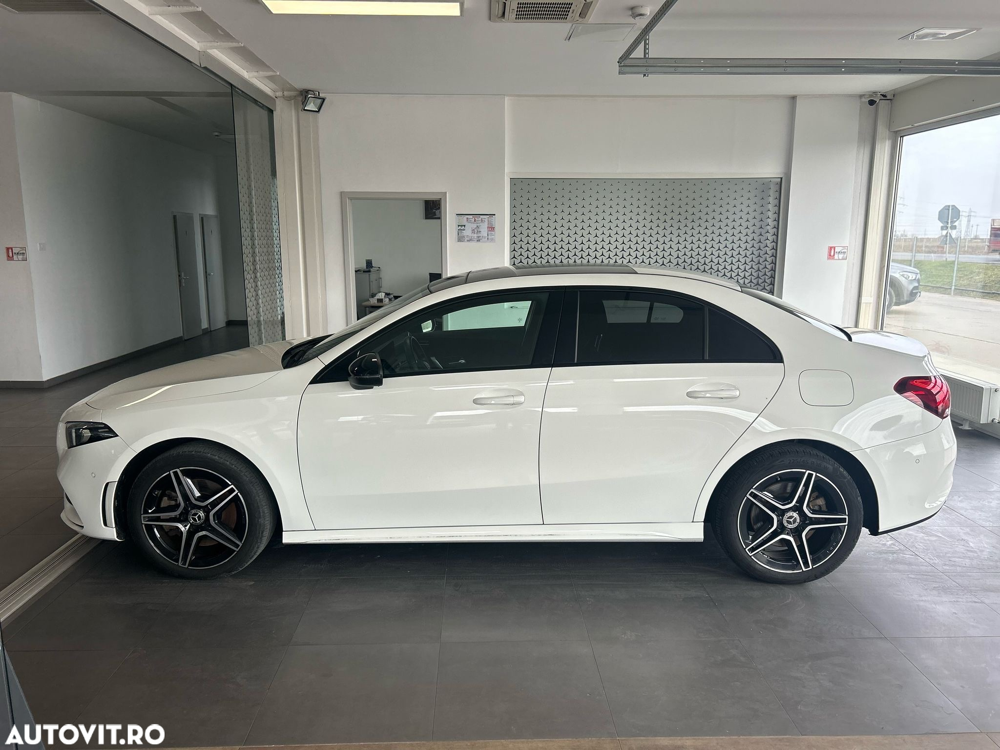 Mercedes-Benz A 250 e 8G-DCT AMG Line - 6