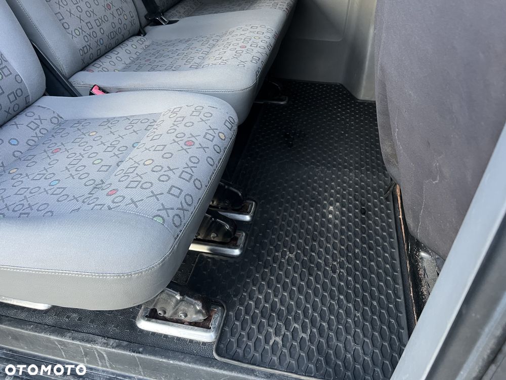 Volkswagen Transporter Shuttle Lang - 11