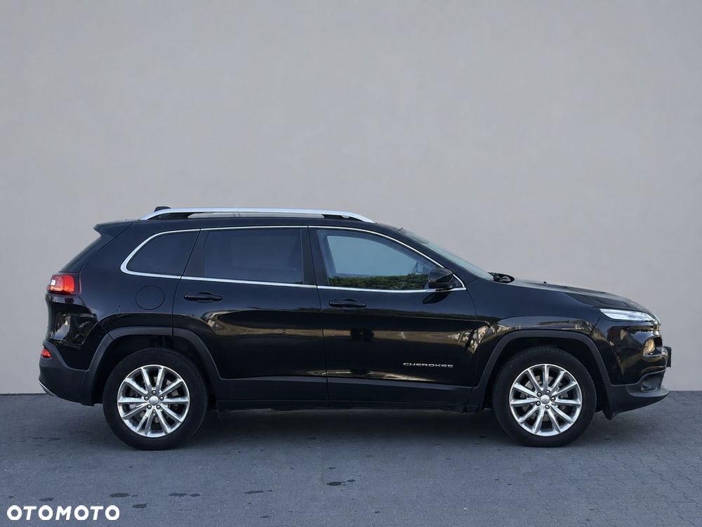 Jeep Cherokee - 4
