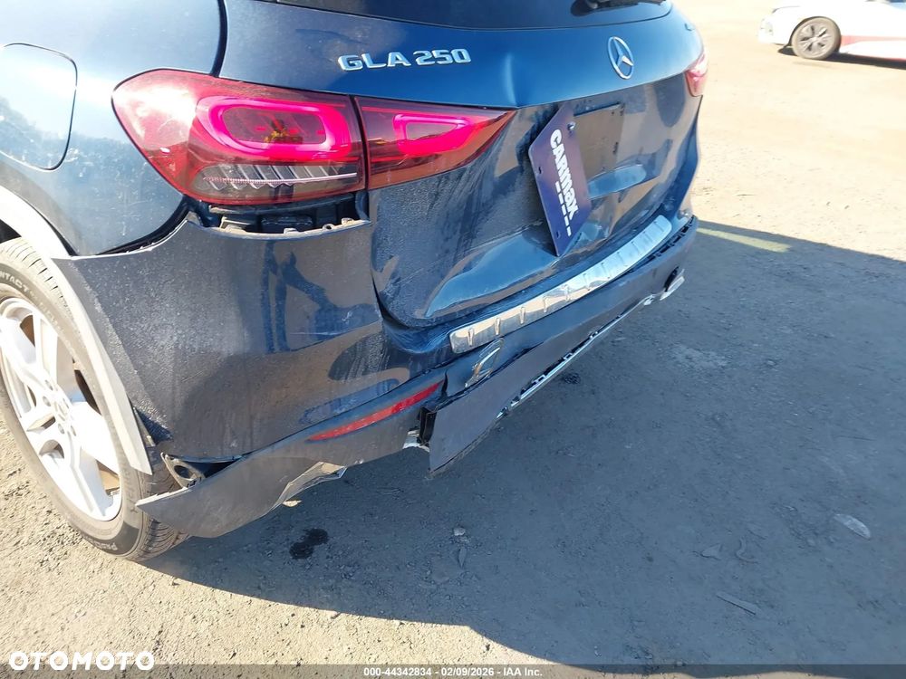 Mercedes-Benz GLA - 7