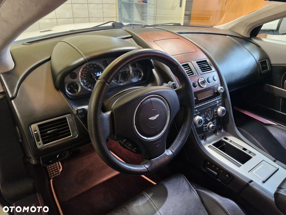 Aston Martin DB9 Touchtronic II - 9