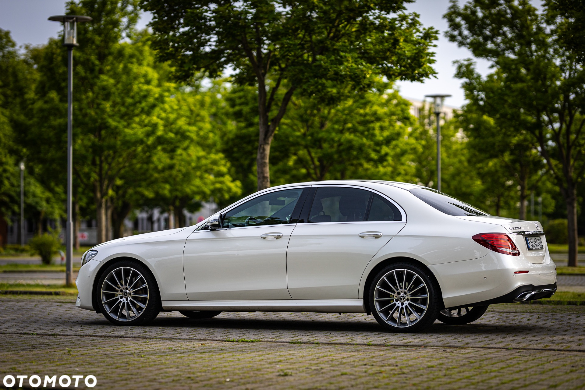 Mercedes-Benz Klasa E 220 d 4-Matic 9G-TRONIC - 24