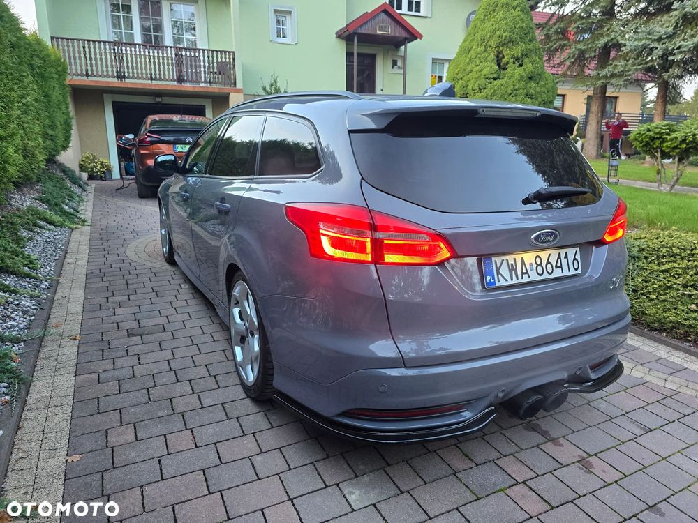 Ford Focus Turnier 2.0 EcoBoost ST mit Leder-Sport-Paket - 5