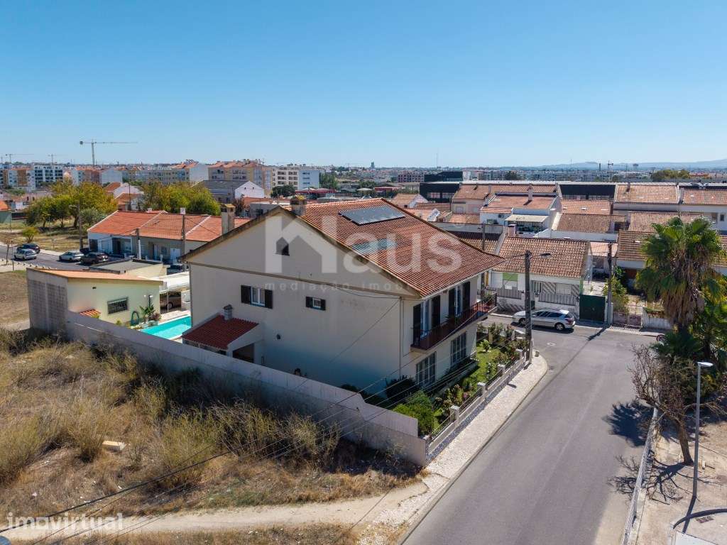Moradia isolada T4+2 no Montijo com piscina - Grande imagem: 3/49