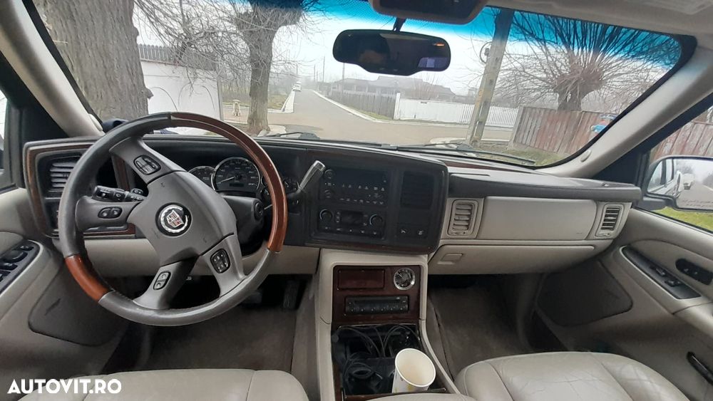 Cadillac Escalade - 4