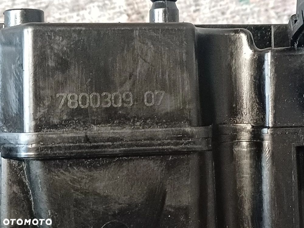 NR 19 Pokrywa zaworów BMW X5 E70 3.0 7818249 7800309 - 8