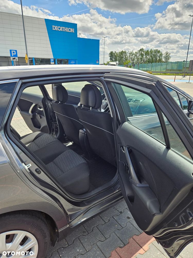 Toyota Avensis 1.8 Active - 15