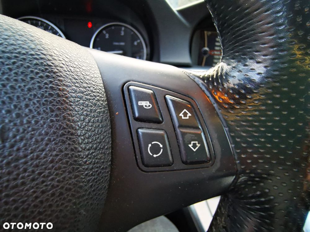BMW Seria 3 320d xDrive DPF - 5
