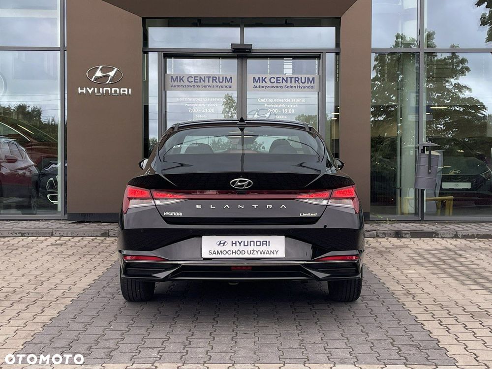 Hyundai Elantra - 4