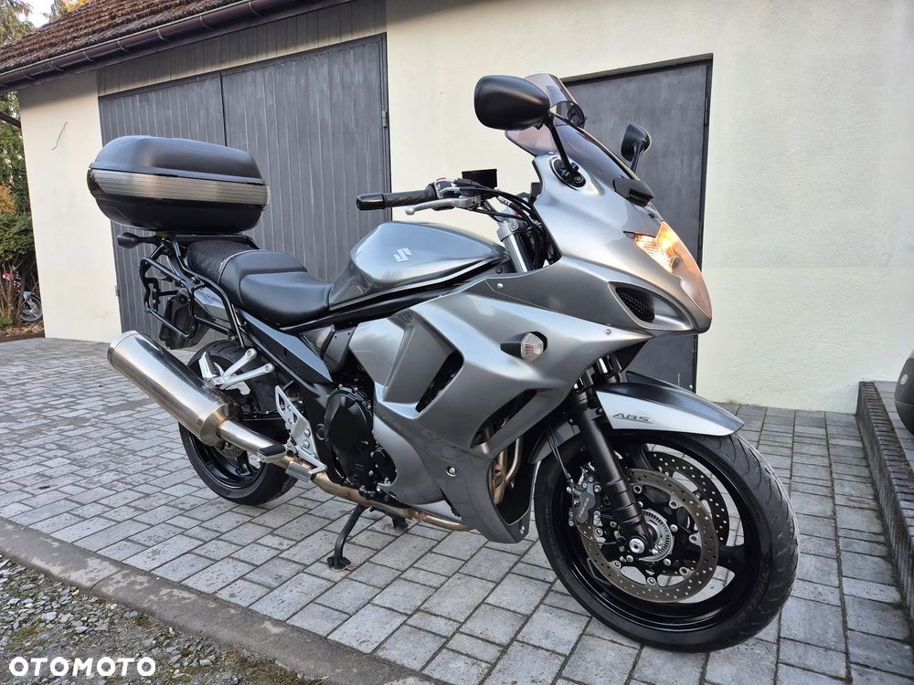 Suzuki GSX - 24