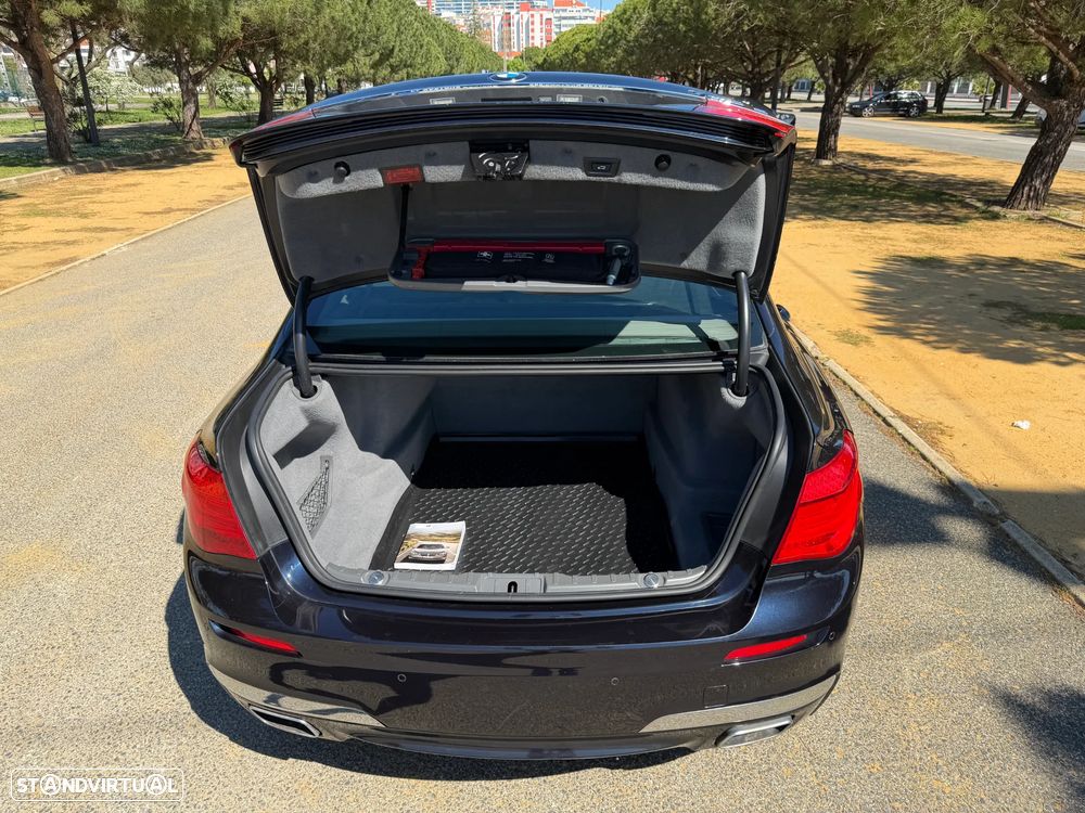 BMW 740 d Pack M - 32