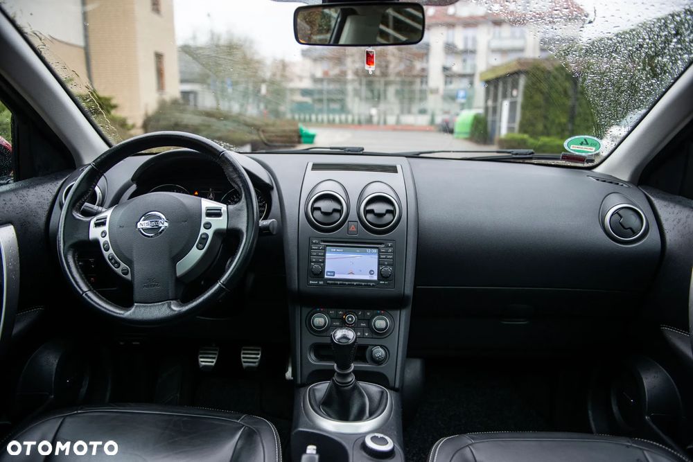 Nissan Qashqai 2.0 dCi 4 x 4 DPF tekna - 24