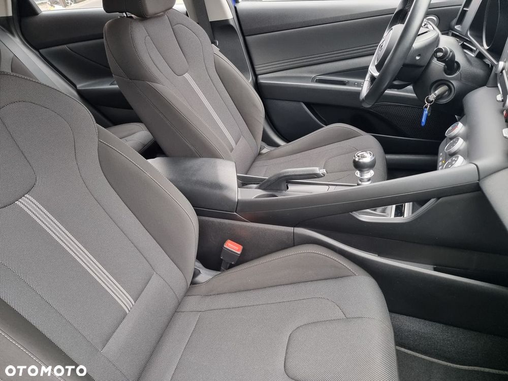 Hyundai Elantra 1.6 Modern - 21