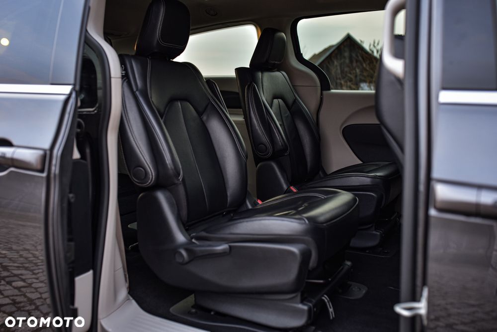 Chrysler Pacifica - 7