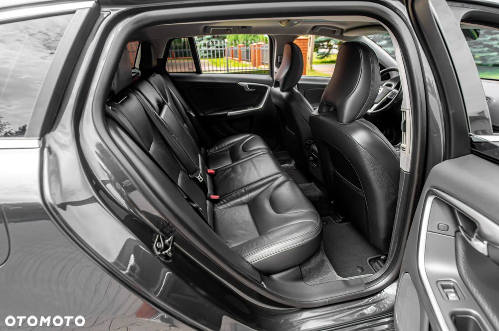 Volvo V60 D5 Geartronic Momentum - 10