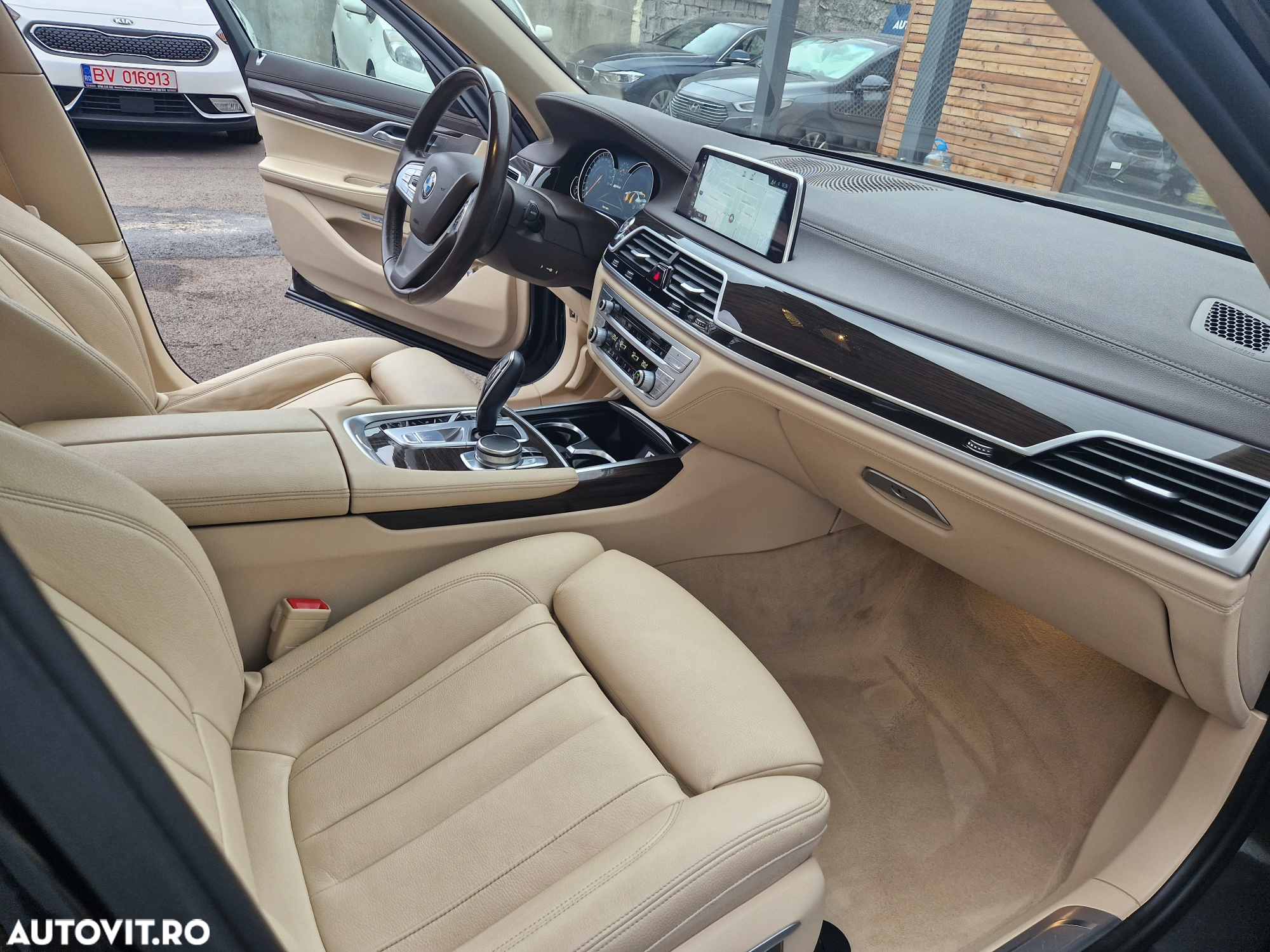 BMW Seria 7 - 32