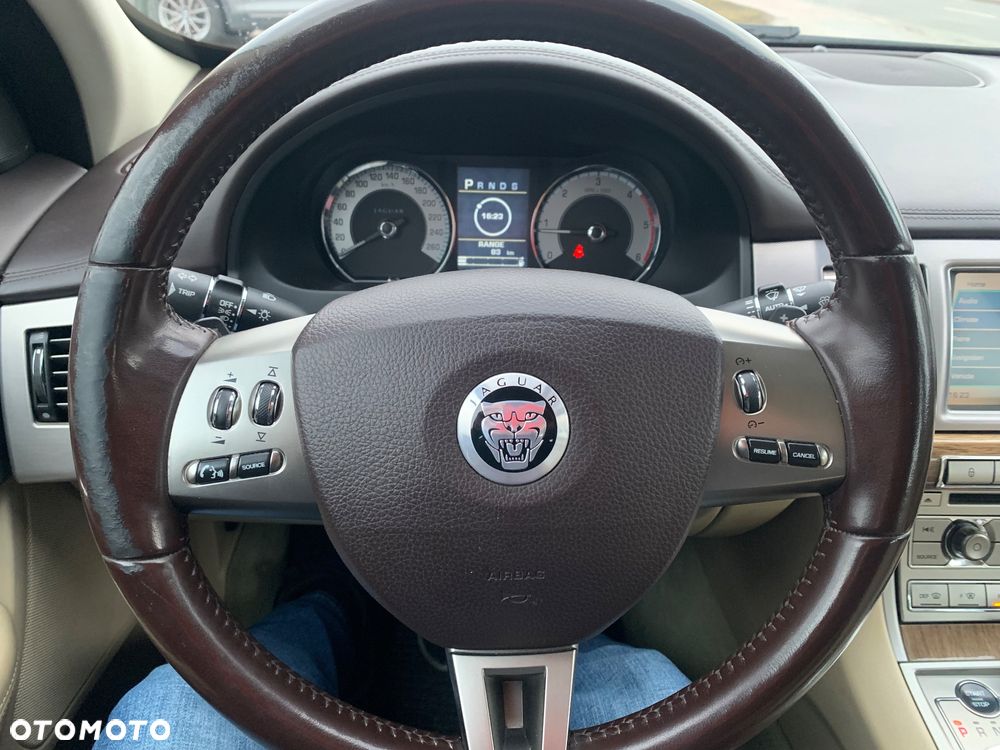 Jaguar XF 2.7 V6 Premium Luxury - 21