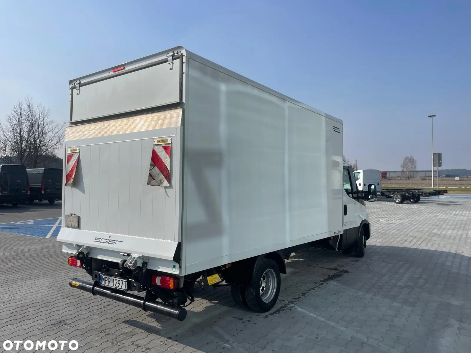 Iveco Kontener 8EP Winda 750kg Bliźniaki - 5