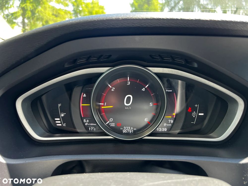 Volvo V40 Cross Country D2 Momentum - 17
