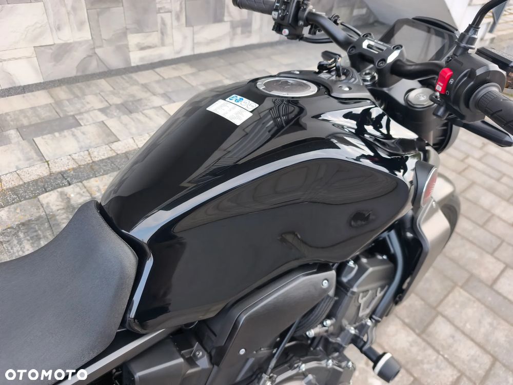 Honda CB - 8