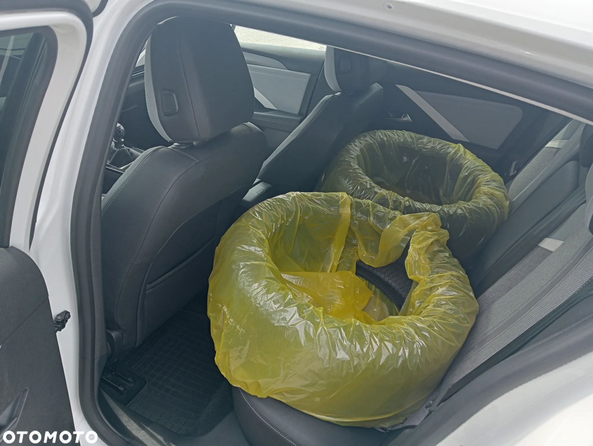 Opel Astra V 1.2 T Elegance S&S - 12