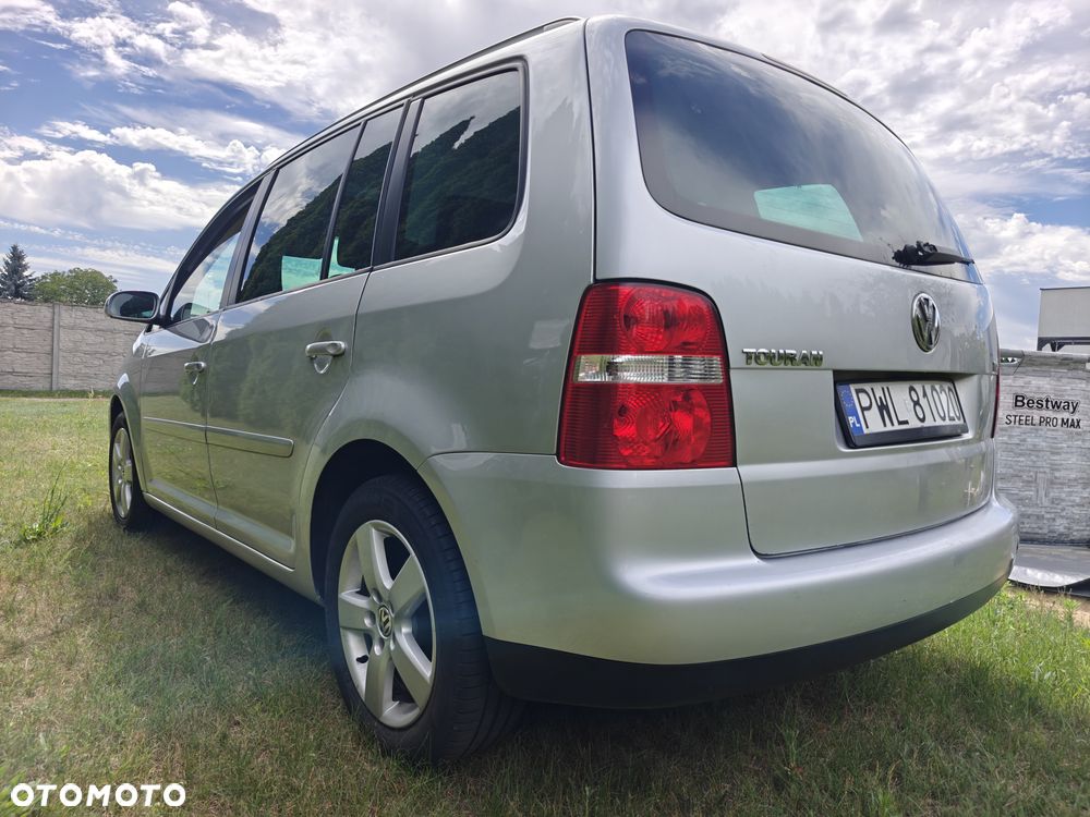 Volkswagen Touran - 12