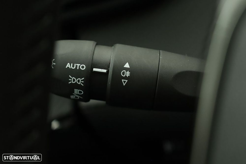 Peugeot 208 1.2 PureTech Style - 18