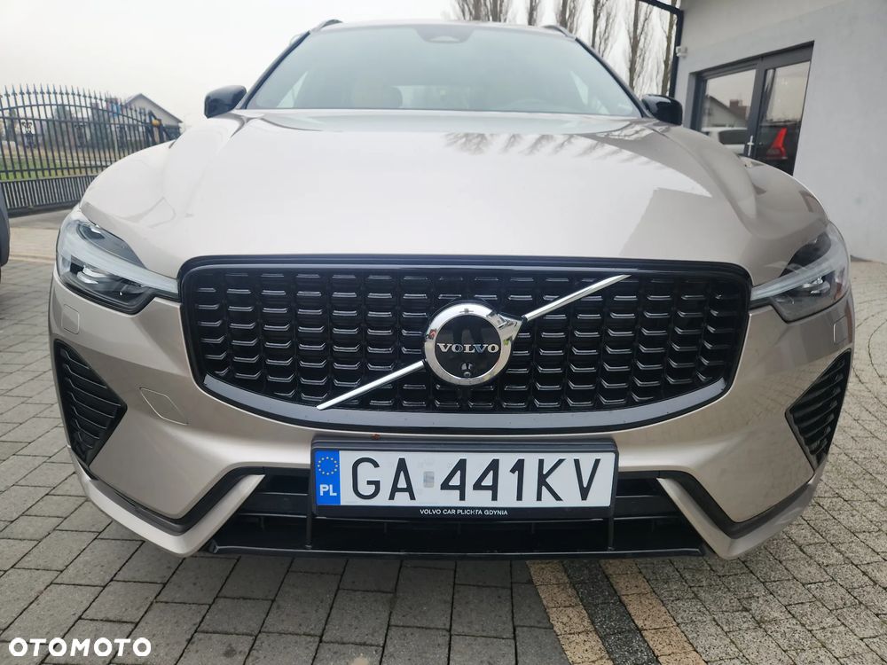Volvo XC 60 B4 D AWD Ultimate Dark - 2