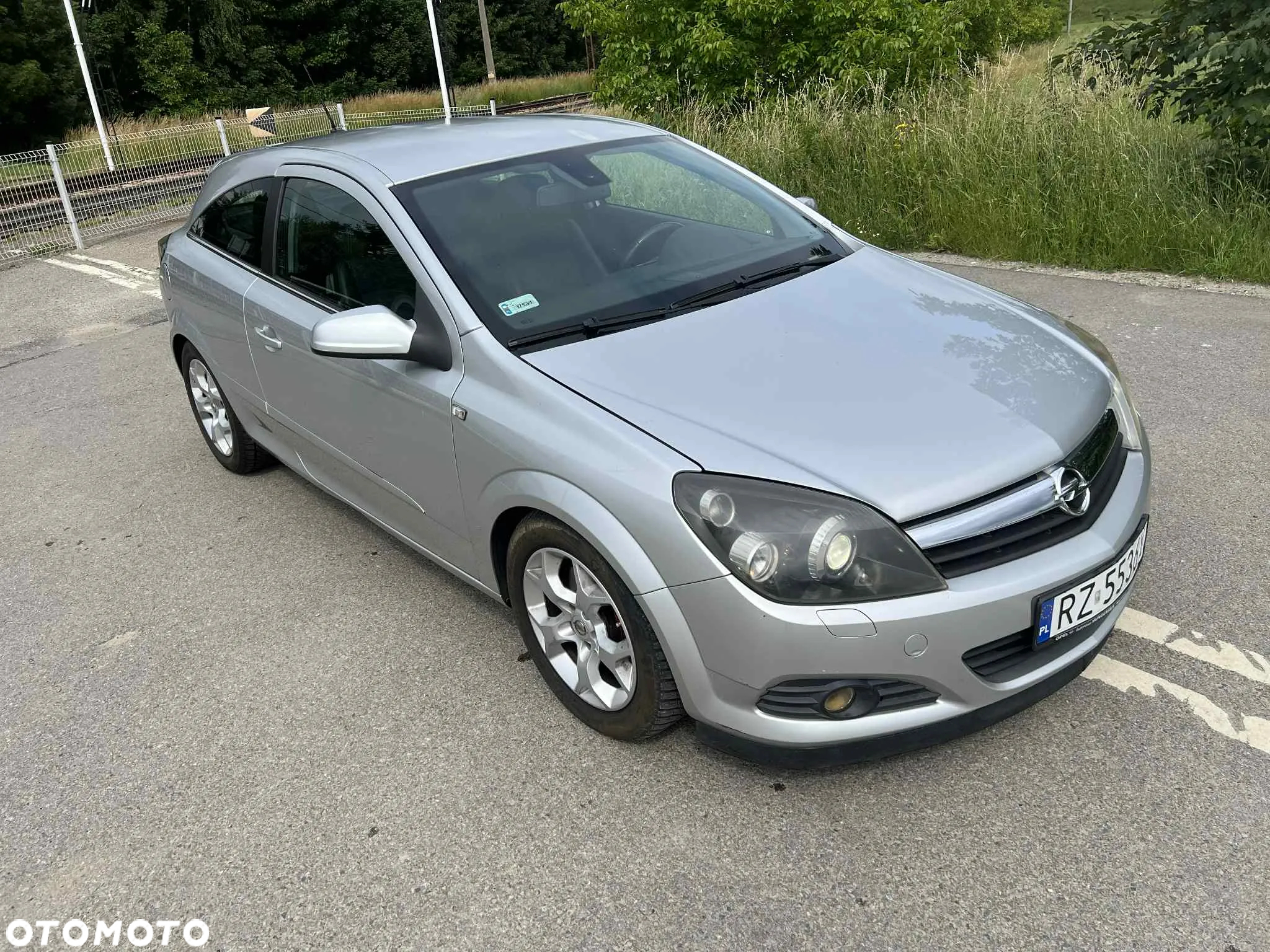 Opel Astra III GTC 2.0 T Sport - 17