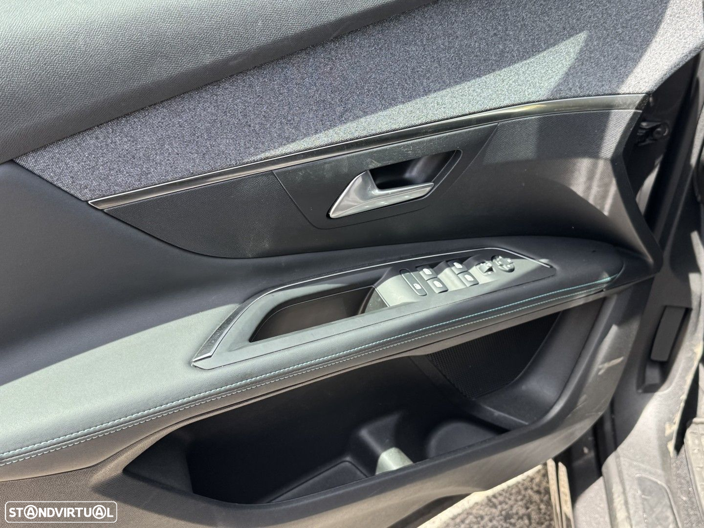 Peugeot 3008 1.2 PureTech Allure EAT8 - 24