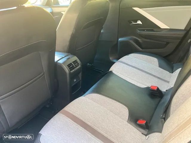 Opel Astra 1.2 T GS - 29