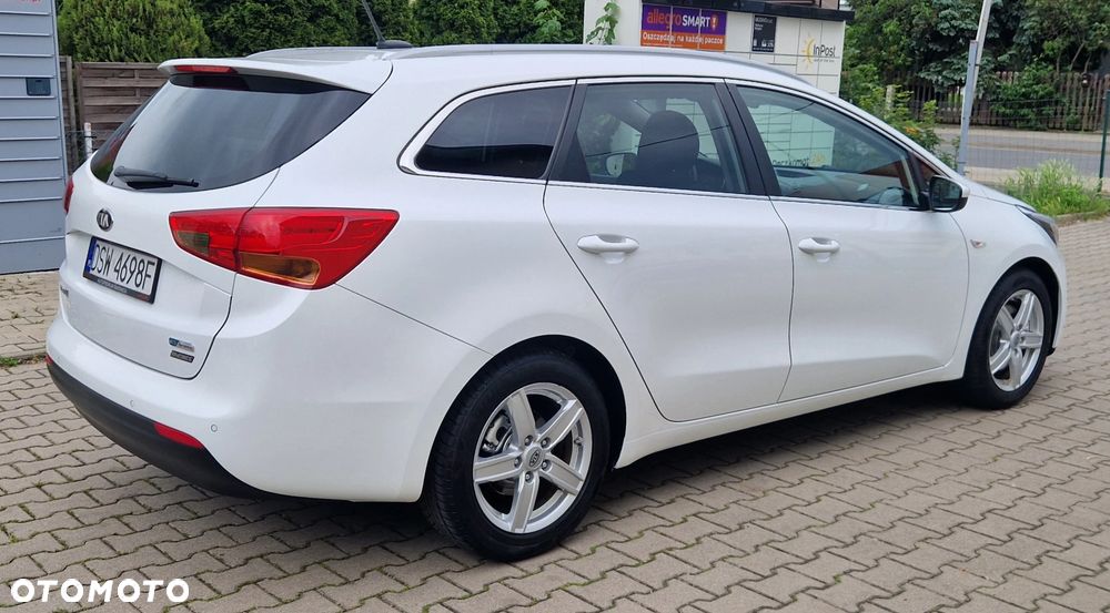 Kia Ceed 1.6 GDI Dream Team Edition - 18
