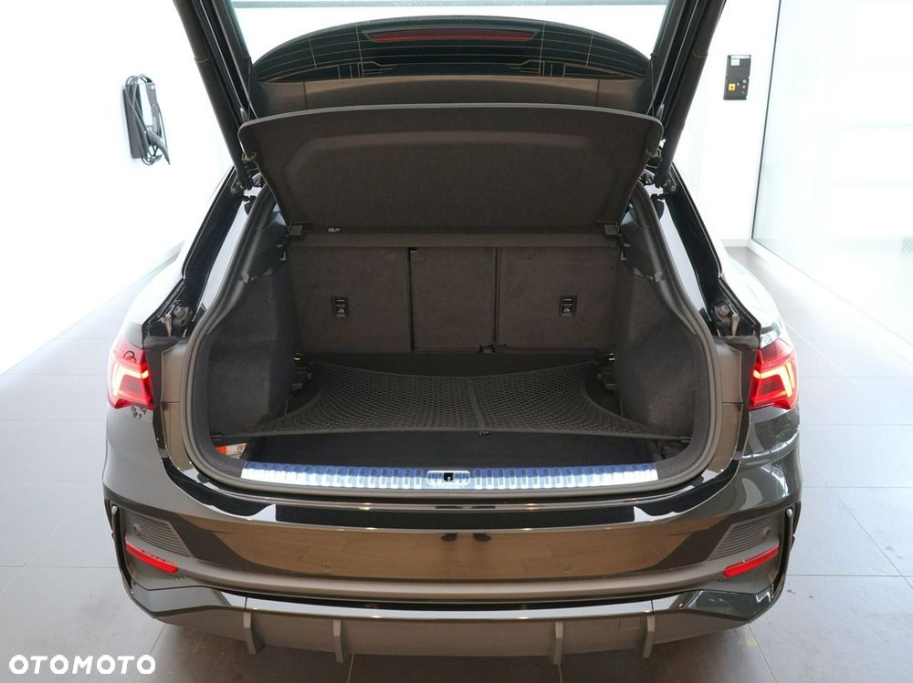 Audi Q3 Sportback - 8